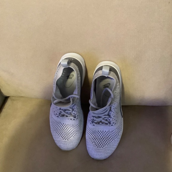 Sneakers - Picture 4 of 10